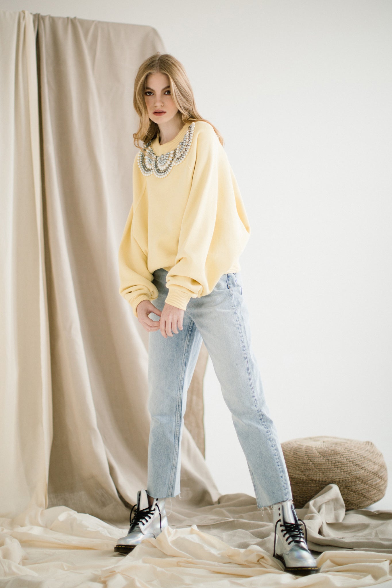 Canary-yellow sweatshirt with beaded ornament | Size S/M